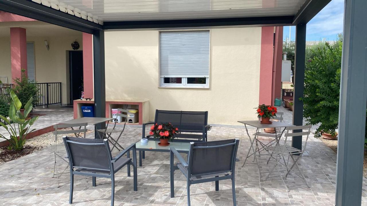 Bed&Breakfast Villa Nora 夸尔图-圣埃莱娜 外观 照片